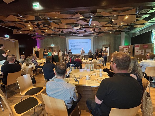 Zwischen Systemreform und konkreten Innovationen Bild Zwischen Systemreform und konkreten Innovationen